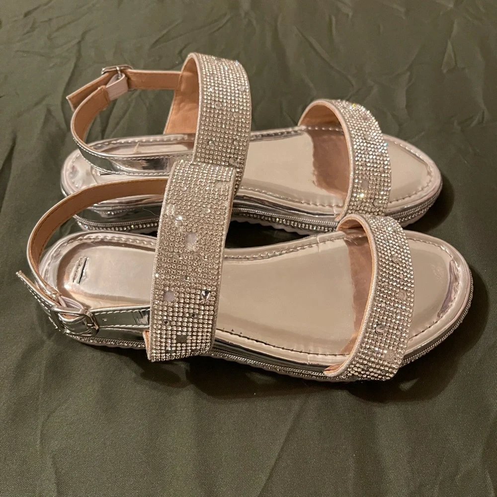 Badgley‎ Mischka Silver Sandals size 4